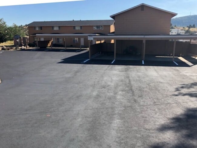 Middle unit in 8-plex complex - Middle unit in 8-plex complex Townhome
