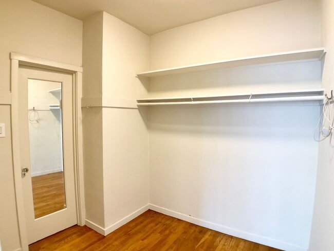 Photo - 1BR/1BA. Bay Windows, Laundry On-Site. GAR... Unit #205