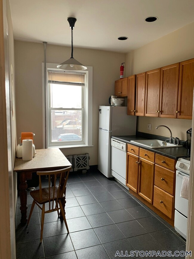 Photo - 33 Highgate St Unit 4