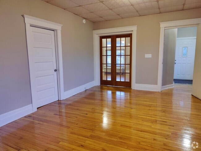 Building Photo - 205 Cedar St Rental