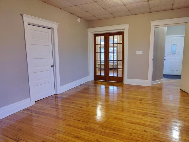 Building Photo - 205 Cedar St Rental