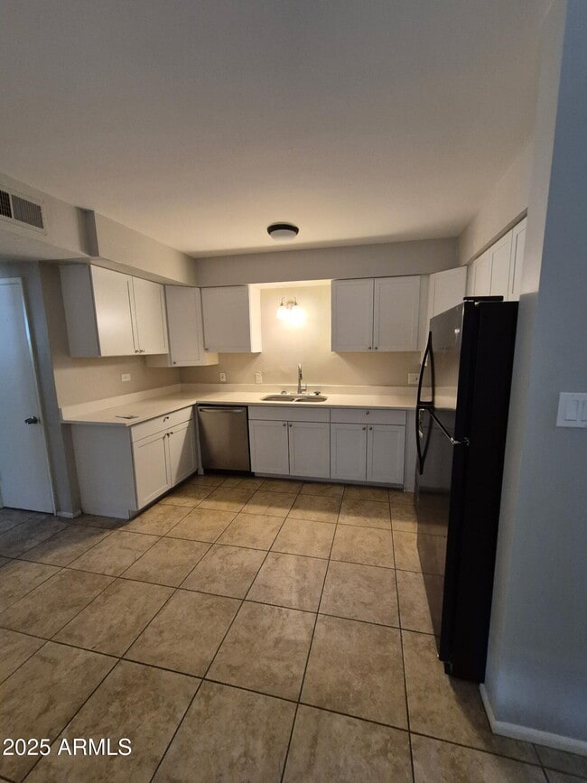 Photo - 935 N Orange Unit B
