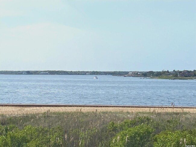 Building Photo - 274 Dune Rd Unit 6