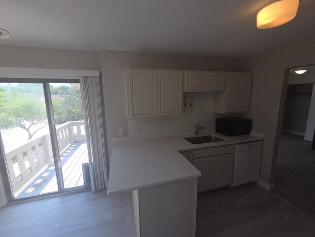 Photo - 299 Pembridge Ln