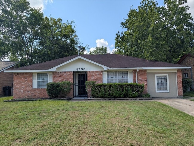 Photo - 5203 Heathercrest Dr House
