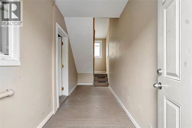 Photo - 844 Ellrose Ave