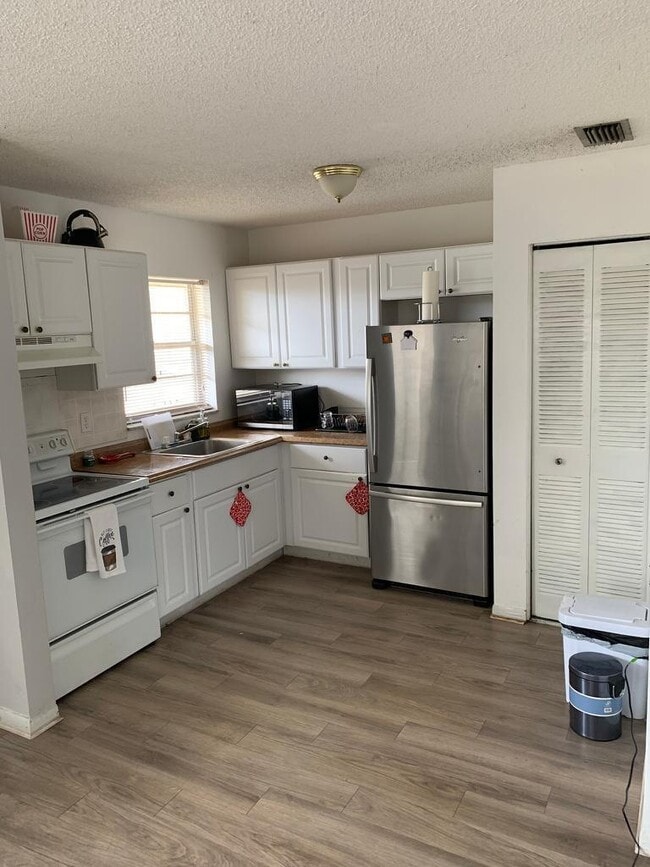 Building Photo - 406 Lakeside Dr Unit 208 Rental