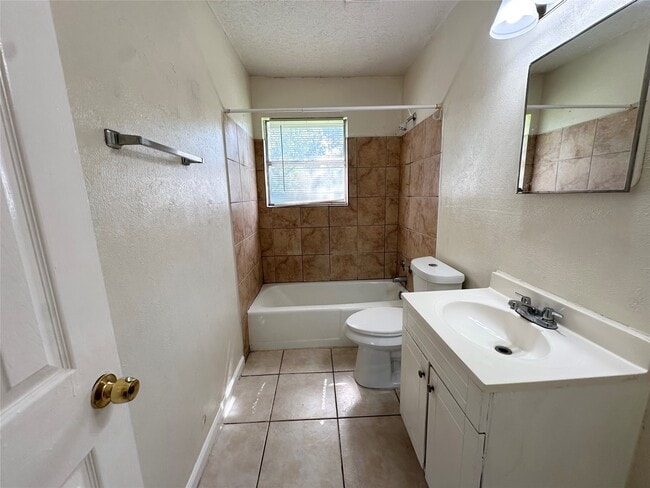 Photo - 2514 Avenue B