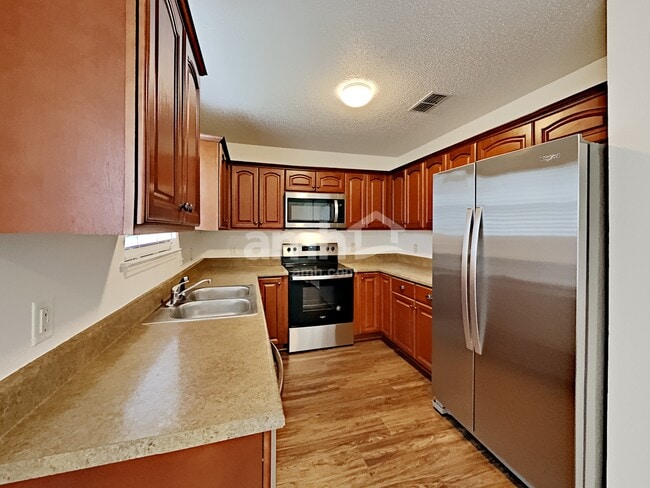 Photo - 1768 Merritt St