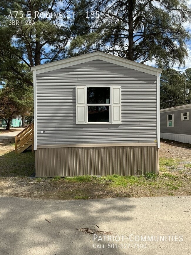 Photo - 475 E Robins St