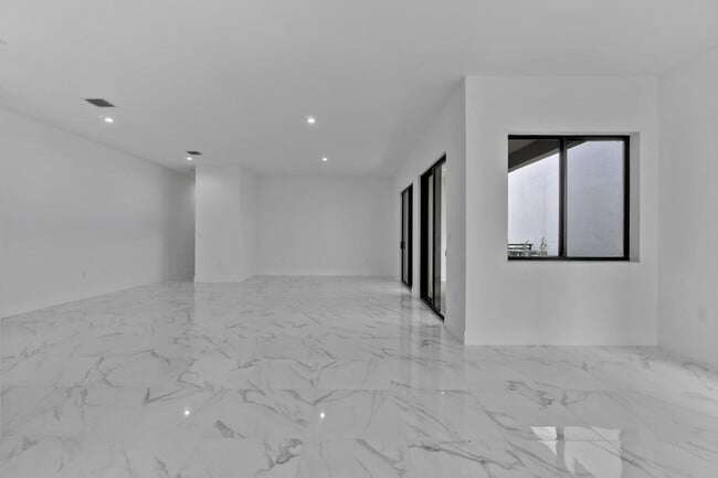 Photo - 4330 NW 80th Ct