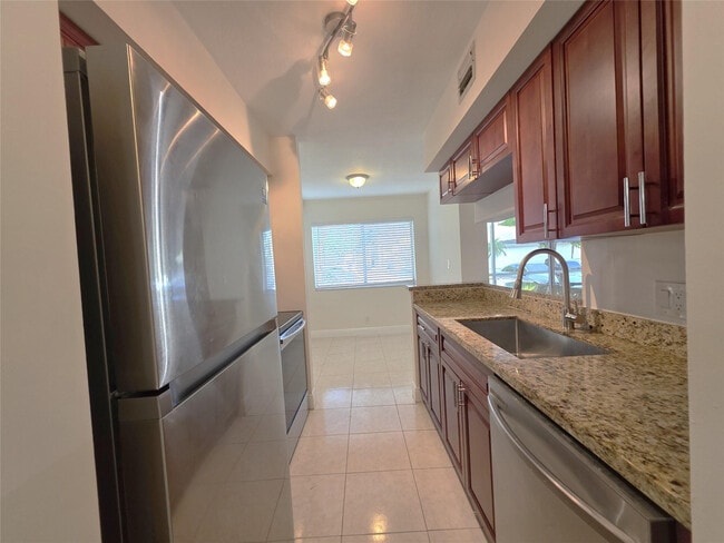 Building Photo - 5686 Rock Island Rd Unit 102