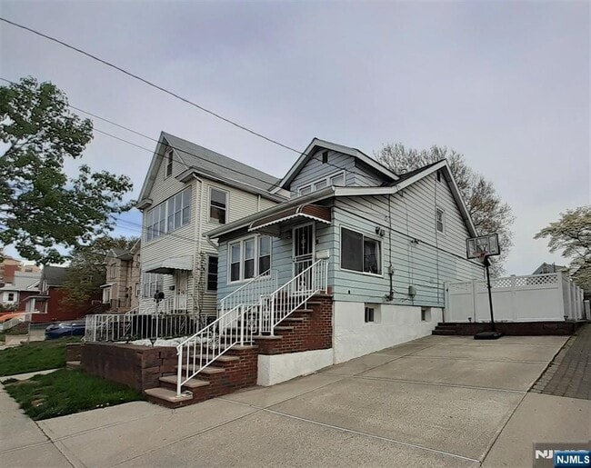 Photo - 98 Willard St