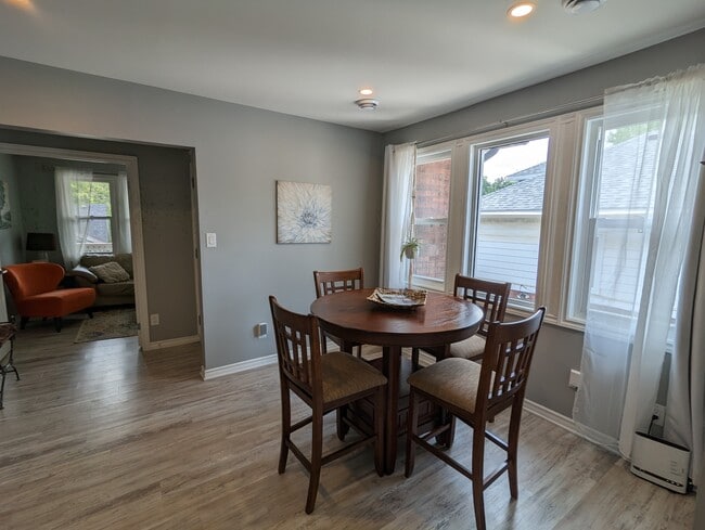 Photo - 1542 York St Unit Upper (1)