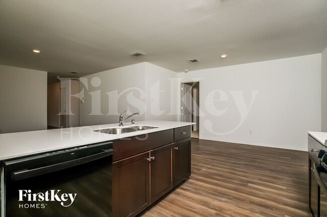 Photo - 1614 River Xing Dr