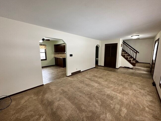 Photo - Huge Chateau Hills SW 4 Bedroom Home