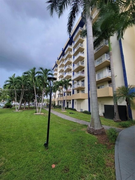 Photo - 4550 NW 9th St Unit 512E