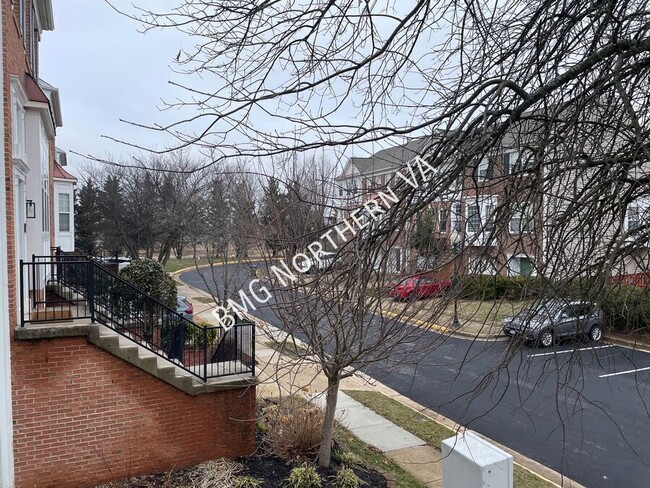 Photo - 22525 Maison Carree Square