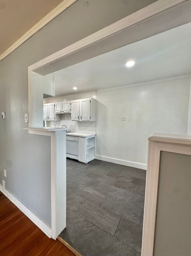 1605 Kenwood Dr