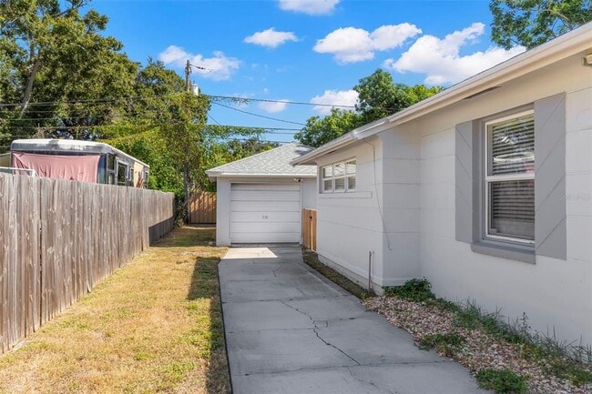 Photo - 3505 Prescott St N