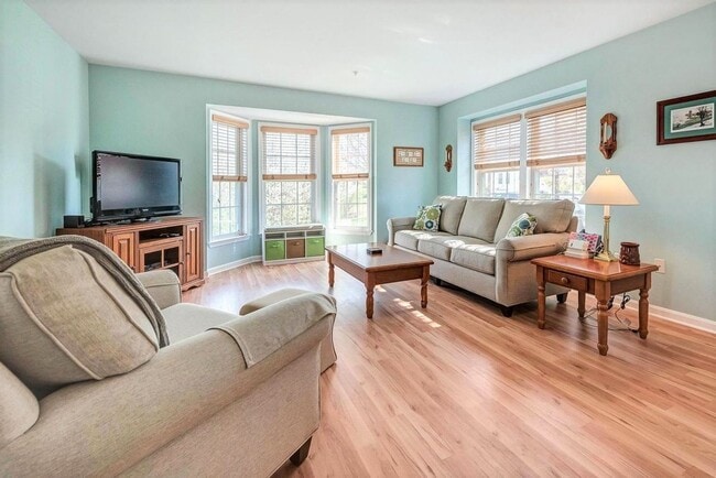 Photo - Extremely well maintained END UNIT townhou...