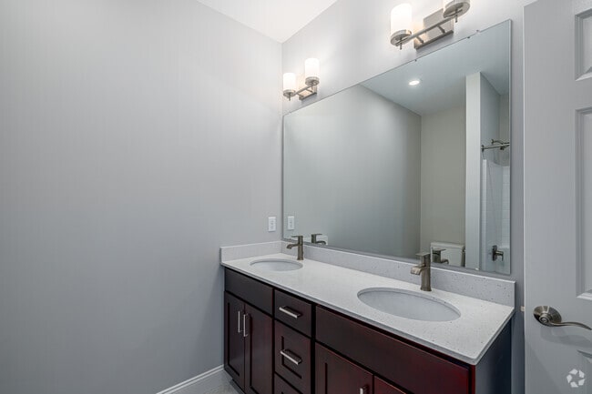 2BR, 1.5BA - 1,288SF - Bathroom