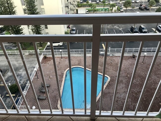 Photo - 2025 NE 164th St Unit 402