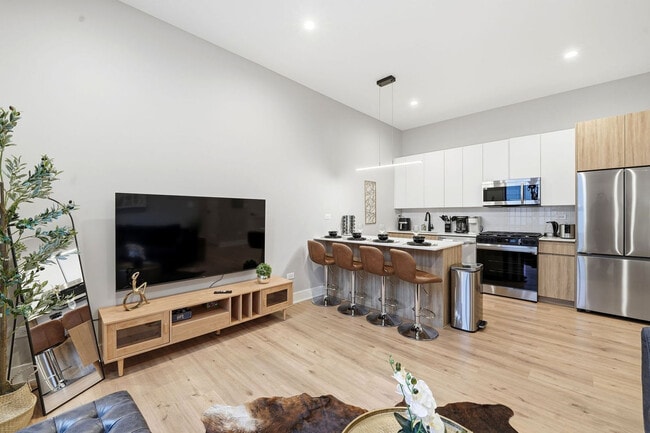 Photo - 6044 N Winthrop Ave Unit ID1377801P