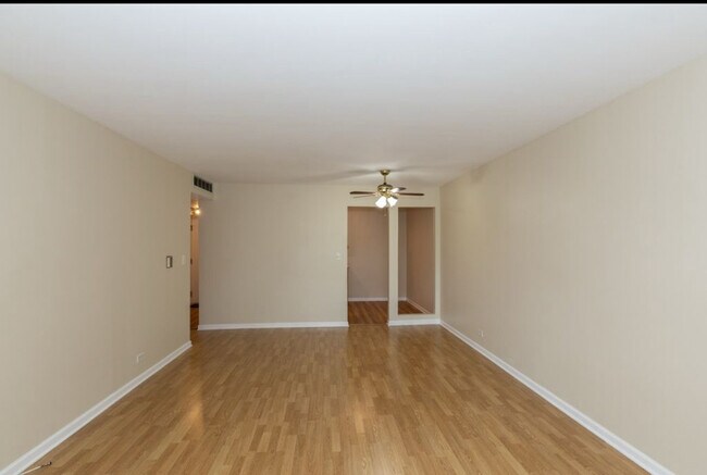 Photo - 5101 Carriage Way Dr Unidad 304 B Rental