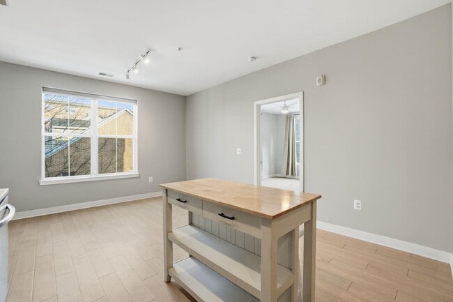 Photo - 989 S Buchanan St