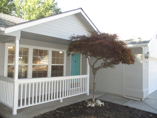 Front Porch - 2521 E Apricot Dr House