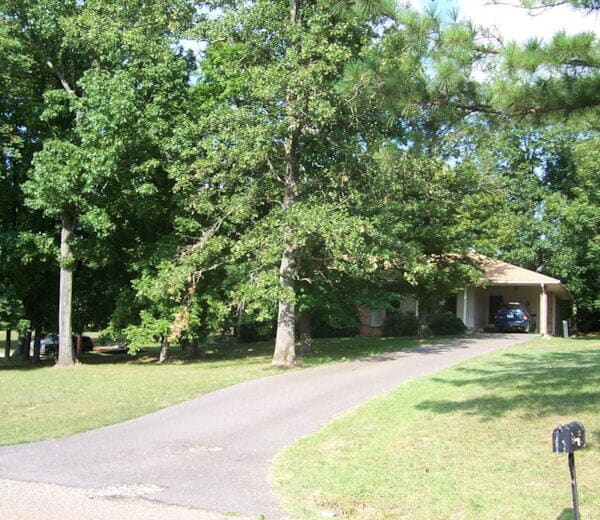 Photo - "Charming 4-Bedroom Retreat with 2 Full Baths in the Heart of Paris, TN – Spacious 1500 Sq Ft Home!"