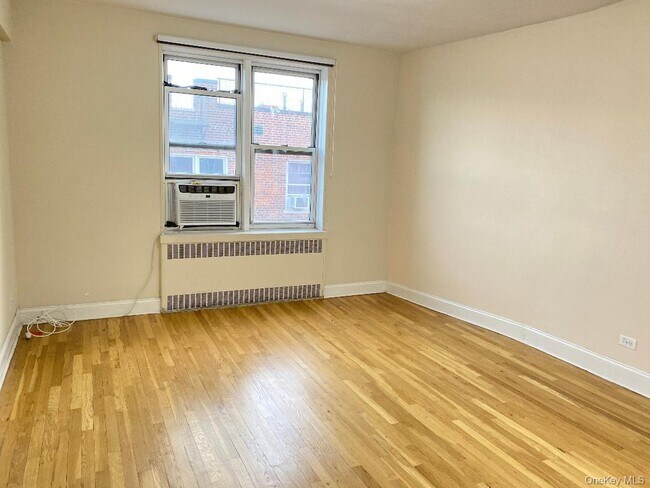 Photo - 104-20 68th Dr