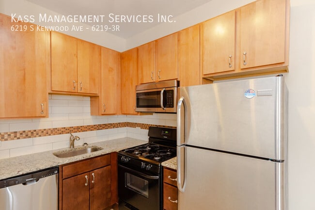 Building Photo - 6219 S Kenwood Ave Unit 6219-3R