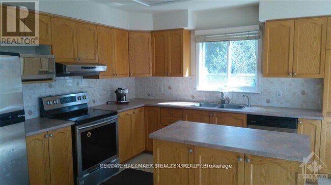 Photo - 15 Bondar Way
