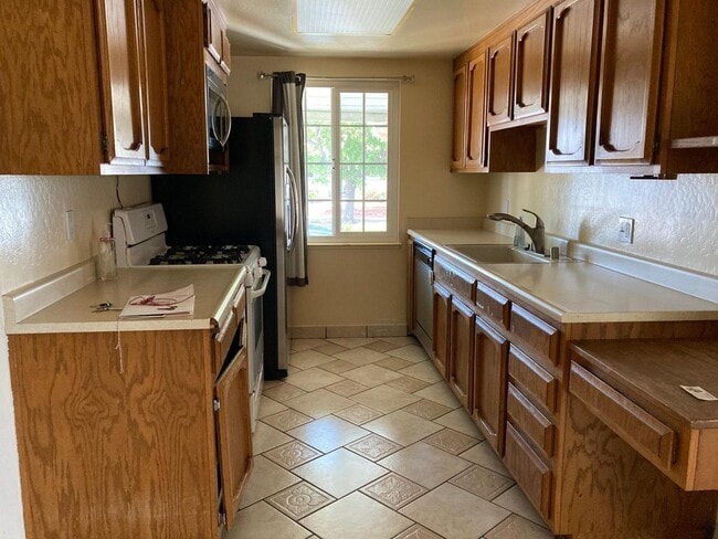 Building Photo - 1123 Merritt Ln Rental