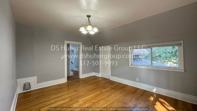 Photo - 533.5 Seymour Ave