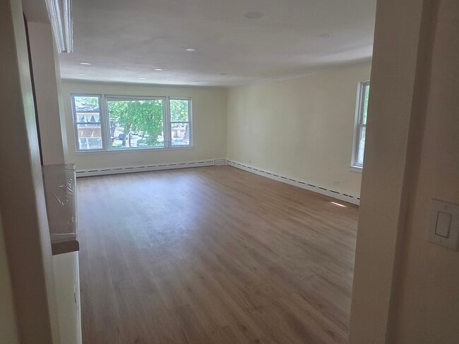 Building Photo - 6100 N Campbell Ave Unit Apt 2