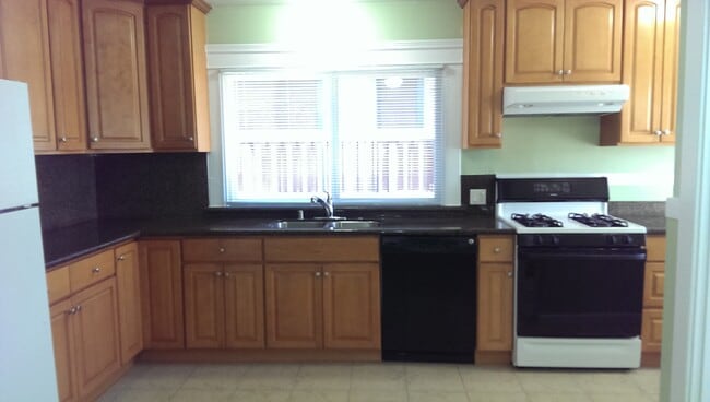 Photo - 915 Grand Ave