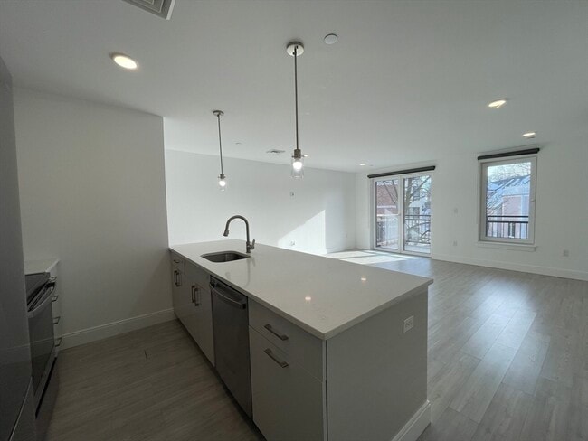 Photo - 42 N Beacon St Unidad 306