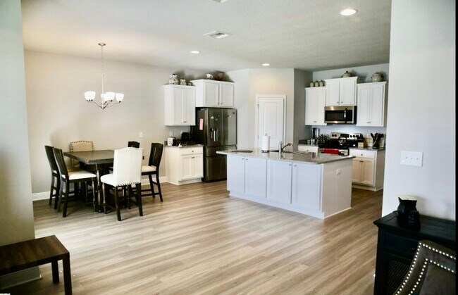 Photo - 115 Moonraker Cir