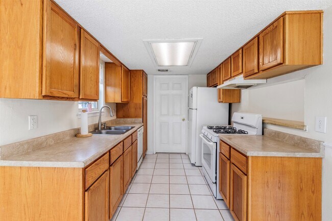 Photo - 16319 Pitch Pine Dr