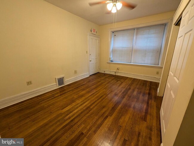 Photo - 304 W School House Ln