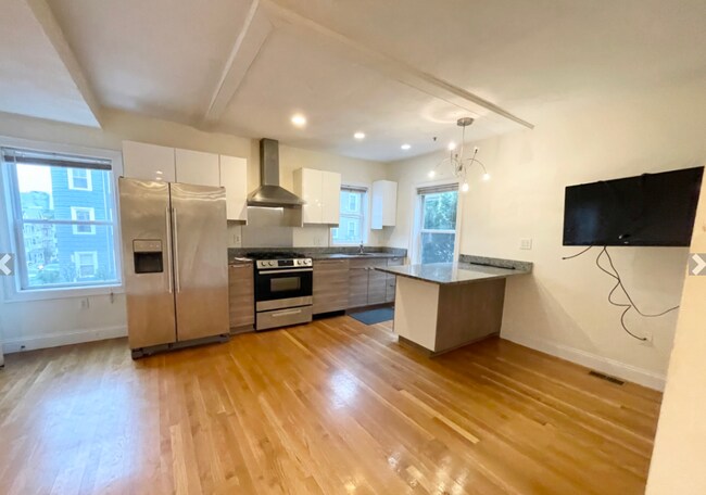 Photo - 128 Hillside St