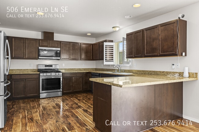 506 Emerald Ln SE