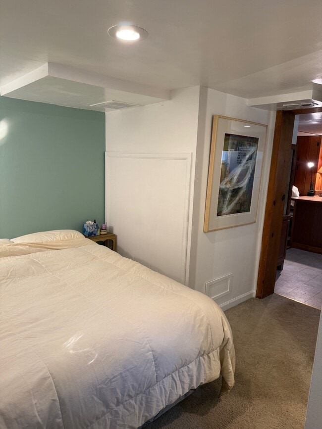 Photo - 1905 Mariposa Ave