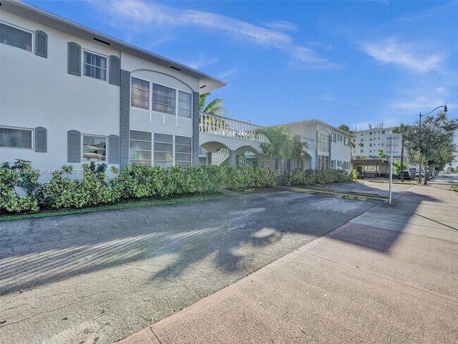 Photo - 5112 Hollywood Blvd Unit 7