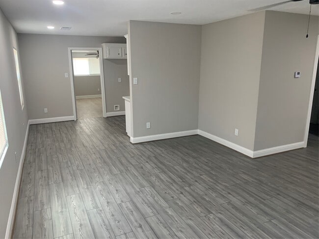 Building Photo - 905 San Jacinto St Rental
