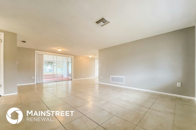 Building Photo - 1936 Dartmouth Dr Rental