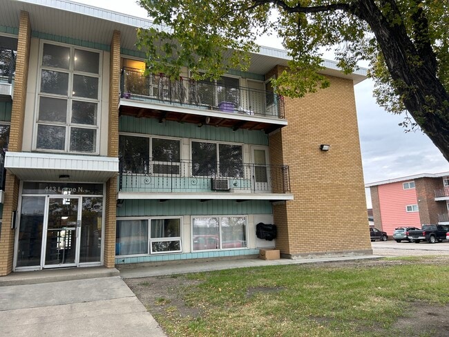 Photo - 443 Lorne St N